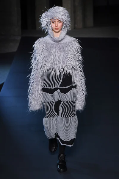 Look 15